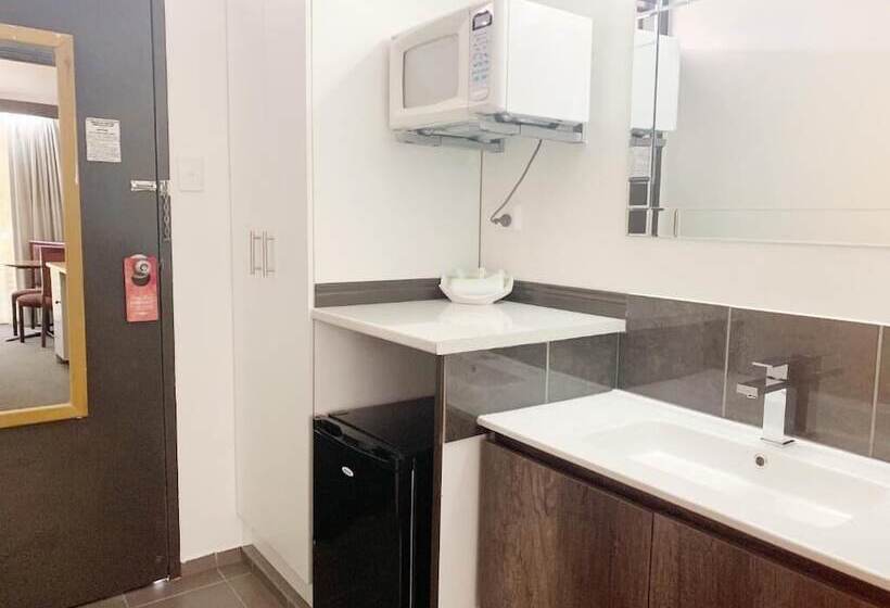 מוטל Statesman Motor Inn