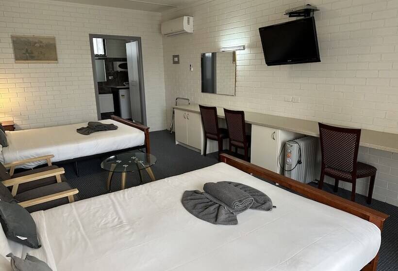 מוטל Statesman Motor Inn