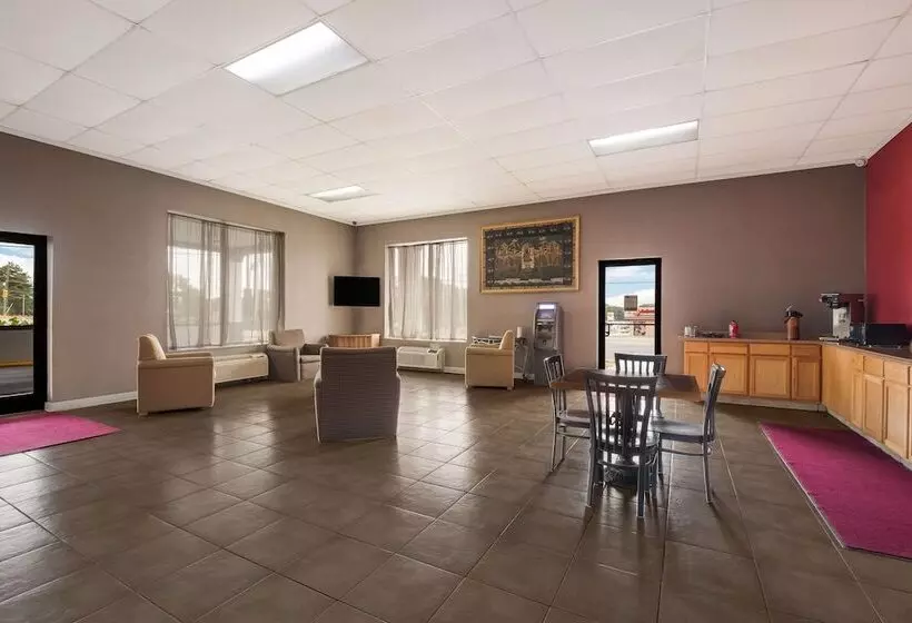 Hotelli Rodeway Inn Cleveland Tn I 75