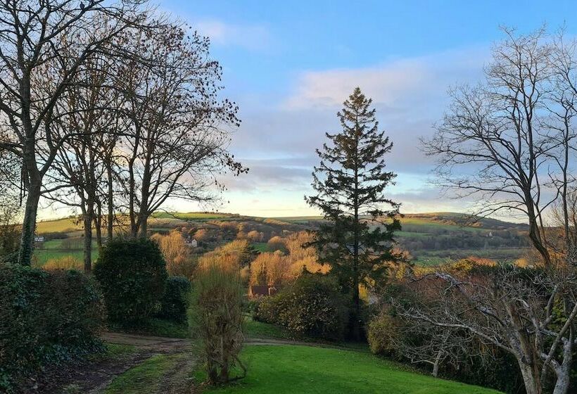 Lovely Hillside Cabin In The Heart Of The Cuckmere