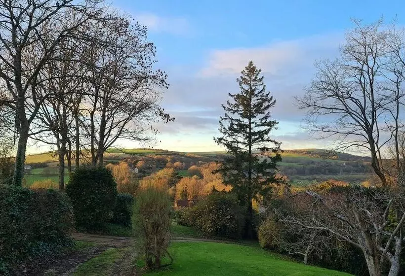 Lovely Hillside Cabin In The Heart Of The Cuckmere