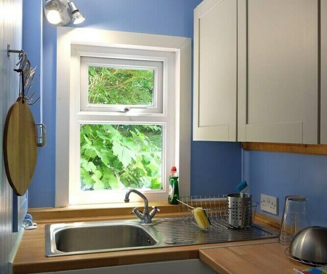 Lovely Hillside Cabin In The Heart Of The Cuckmere