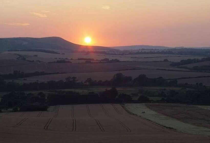 Lovely Hillside Cabin In The Heart Of The Cuckmere