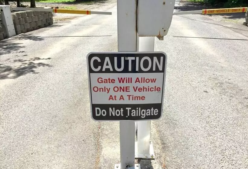 32mbr   Bbq   Pets Ok   Wood Stove   Sleeps 7