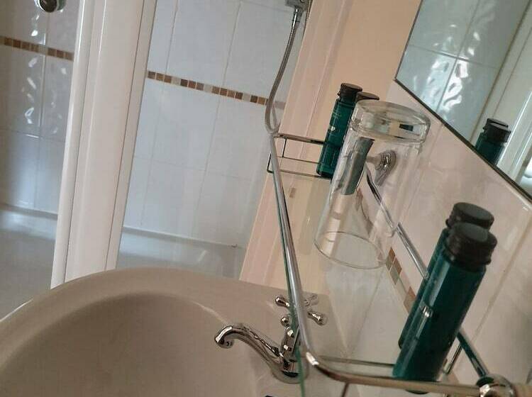 مبيت وإفطار The George At Ashley