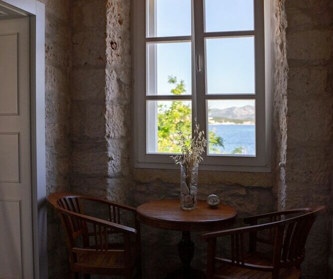 مبيت وإفطار Vrnik Arts Club