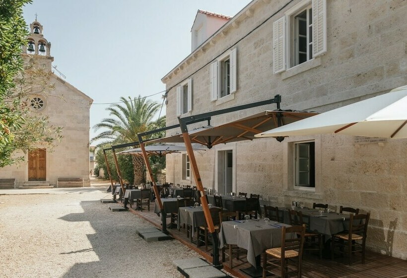 مبيت وإفطار Vrnik Arts Club