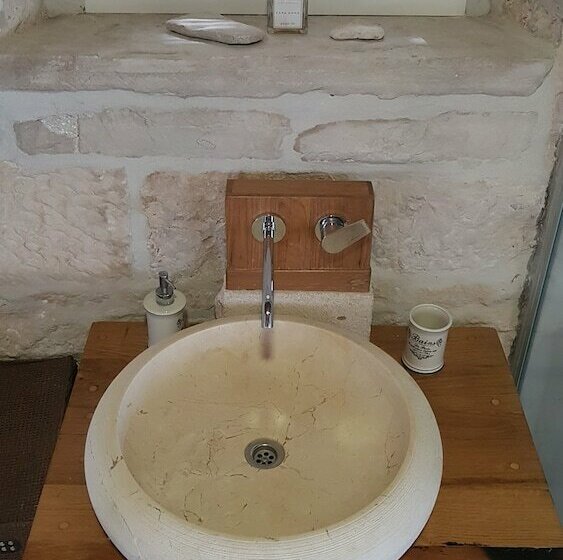 مبيت وإفطار Vrnik Arts Club