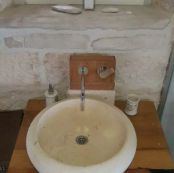 Aamiaismajoitus (B&B) Vrnik Arts Club