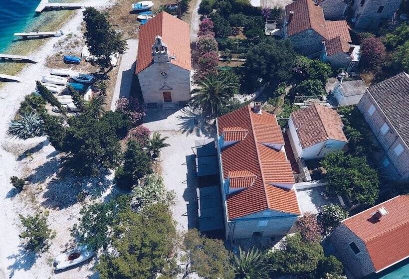 مبيت وإفطار Vrnik Arts Club