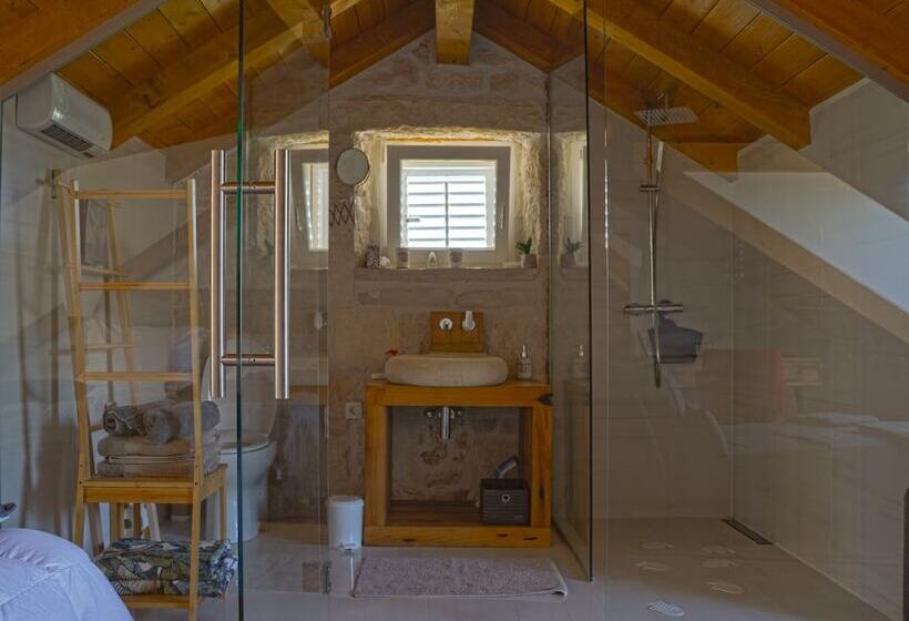 مبيت وإفطار Vrnik Arts Club