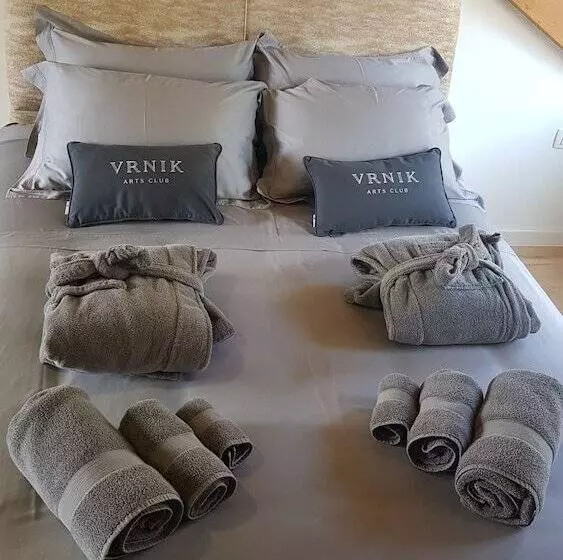 Aamiaismajoitus (B&B) Vrnik Arts Club