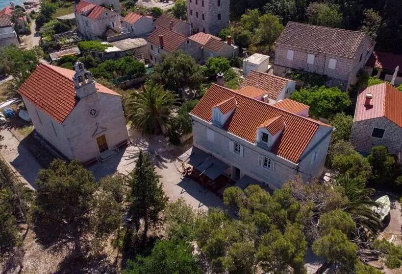 Aamiaismajoitus (B&B) Vrnik Arts Club