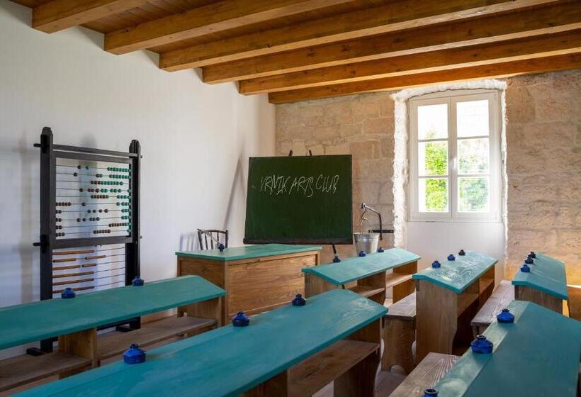 مبيت وإفطار Vrnik Arts Club