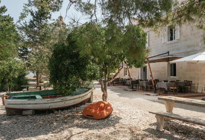 مبيت وإفطار Vrnik Arts Club