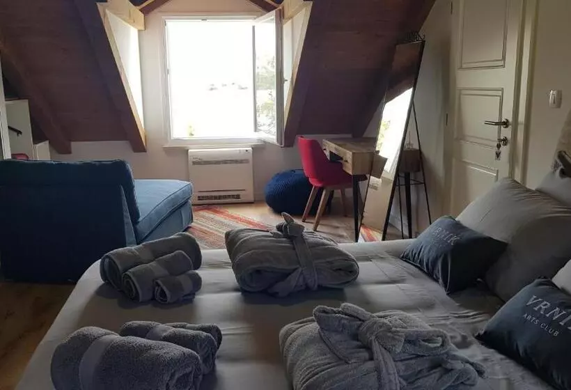 Aamiaismajoitus (B&B) Vrnik Arts Club