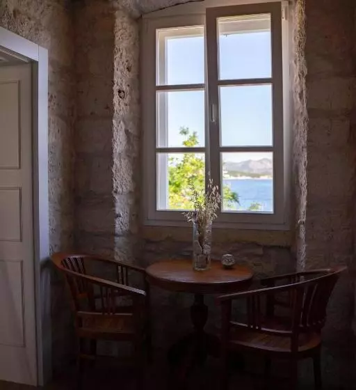 Aamiaismajoitus (B&B) Vrnik Arts Club