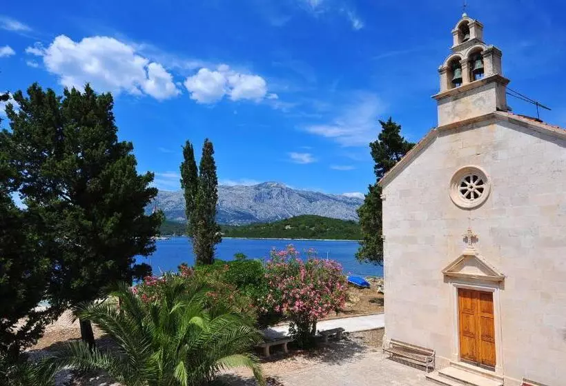 Aamiaismajoitus (B&B) Vrnik Arts Club