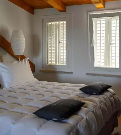 Aamiaismajoitus (B&B) Vrnik Arts Club