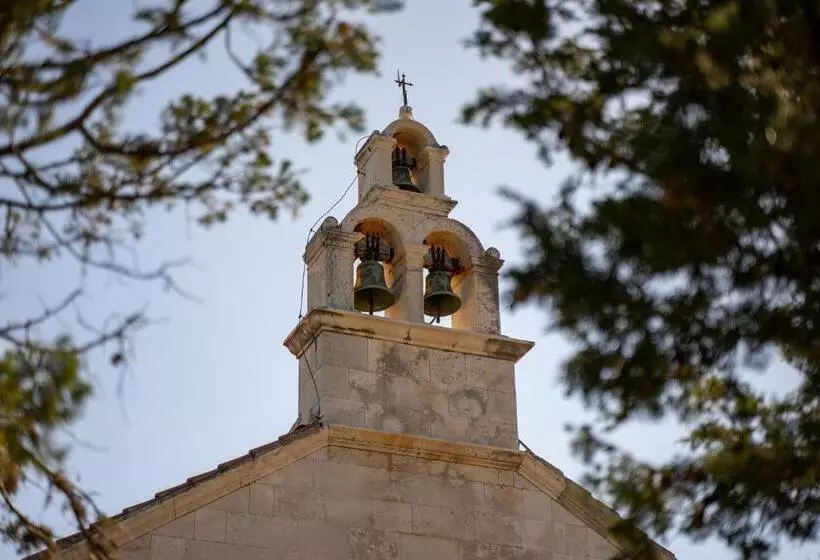 Aamiaismajoitus (B&B) Vrnik Arts Club