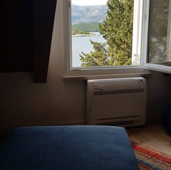 مبيت وإفطار Vrnik Arts Club