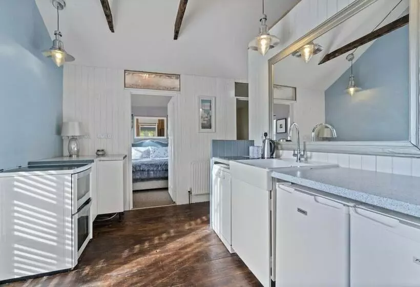 Charming 2bed Cottage In Tranquil Riversetting