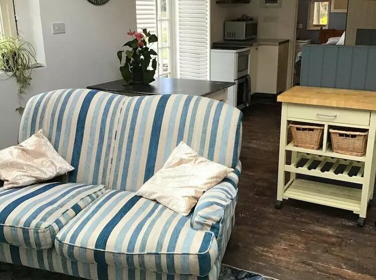 Charming 2bed Cottage In Tranquil Riversetting