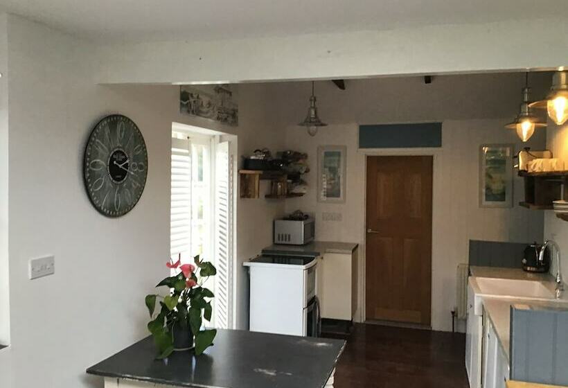 Charming 2bed Cottage In Tranquil Riversetting