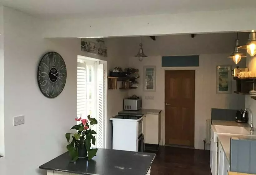 Charming 2bed Cottage In Tranquil Riversetting