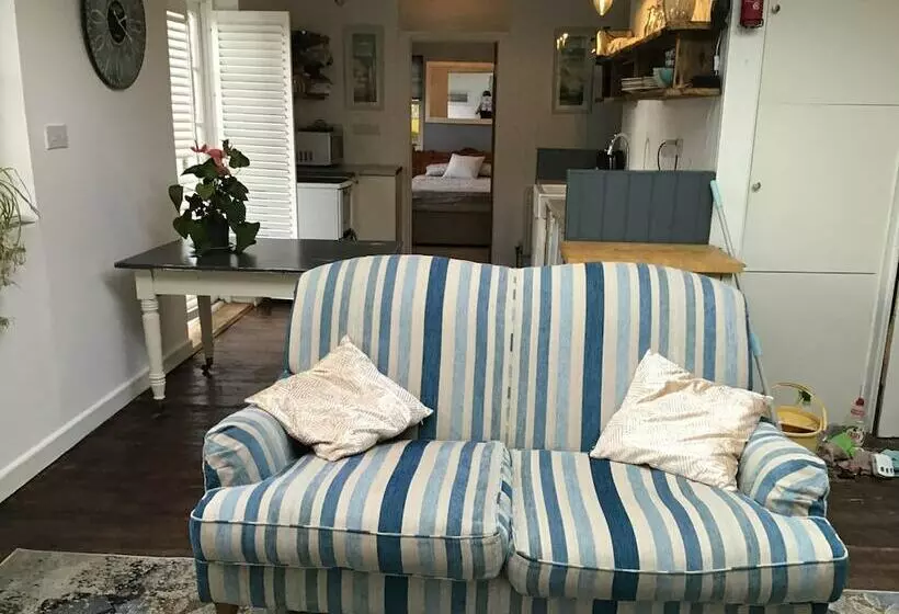 Charming 2bed Cottage In Tranquil Riversetting