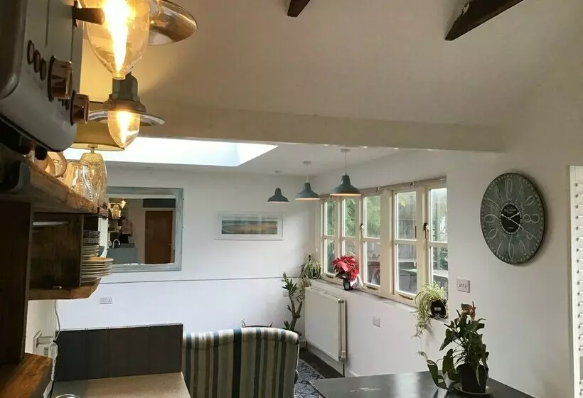 Charming 2bed Cottage In Tranquil Riversetting