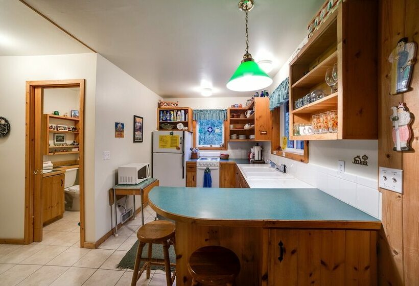 32mbr   Bbq   Pets Ok   Wood Stove   Sleeps 7