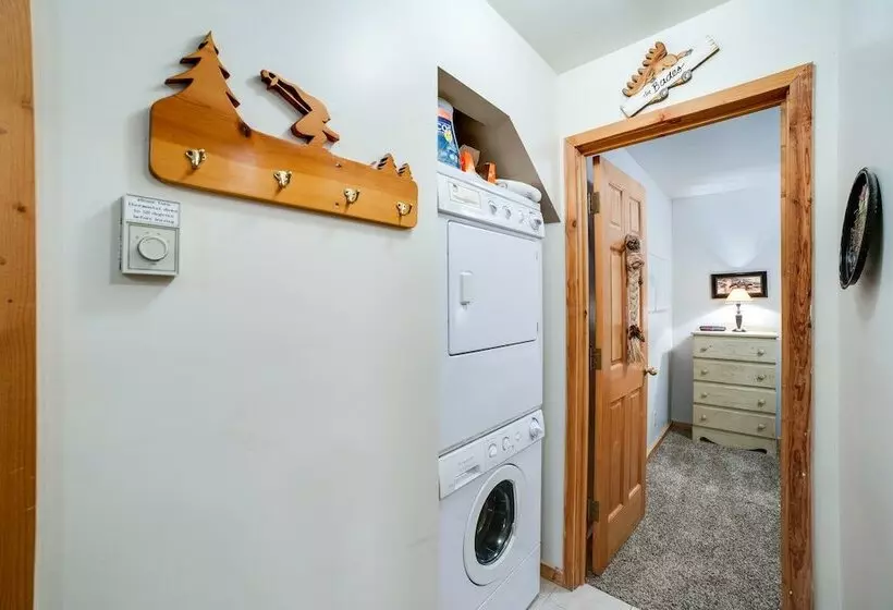 32mbr   Bbq   Pets Ok   Wood Stove   Sleeps 7