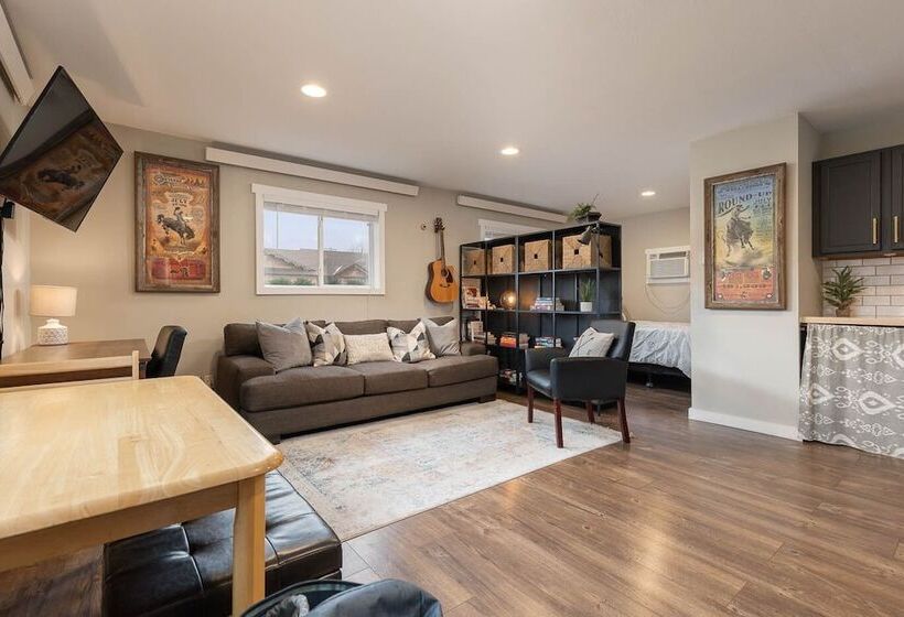 بنسيون Studied Perfection