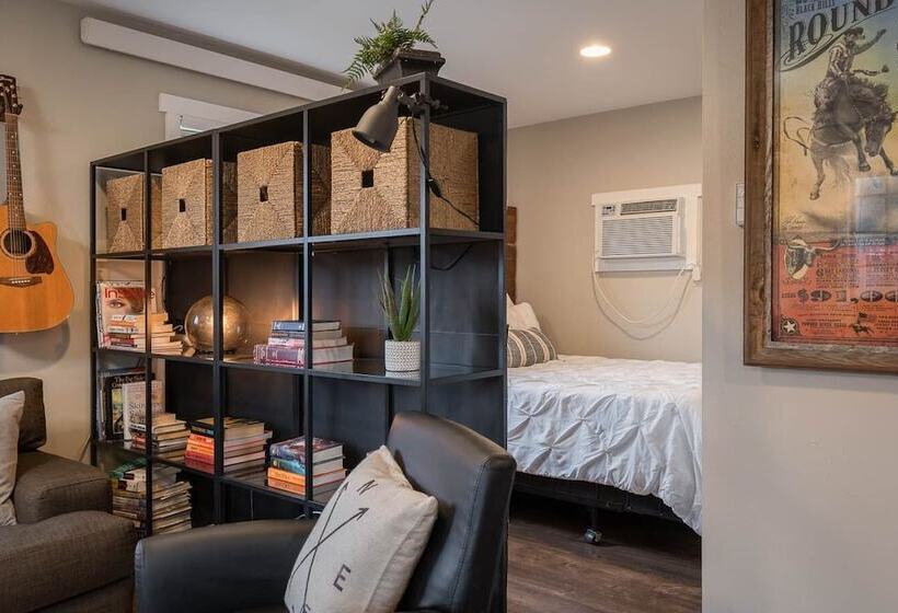 بنسيون Studied Perfection