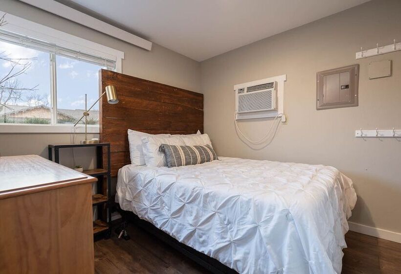 بنسيون Studied Perfection