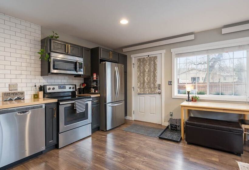 بنسيون Studied Perfection