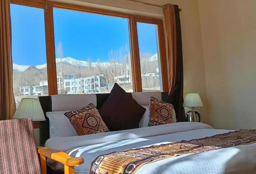 هتل Malik Residency