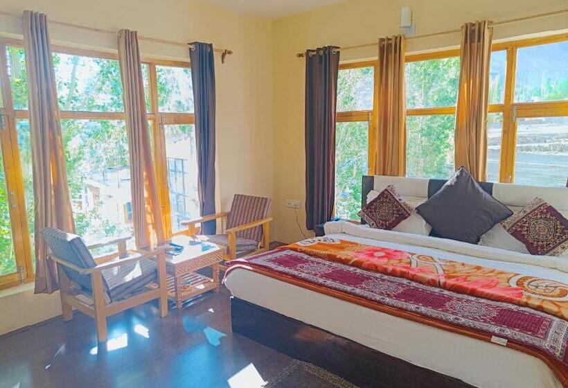 هتل Malik Residency