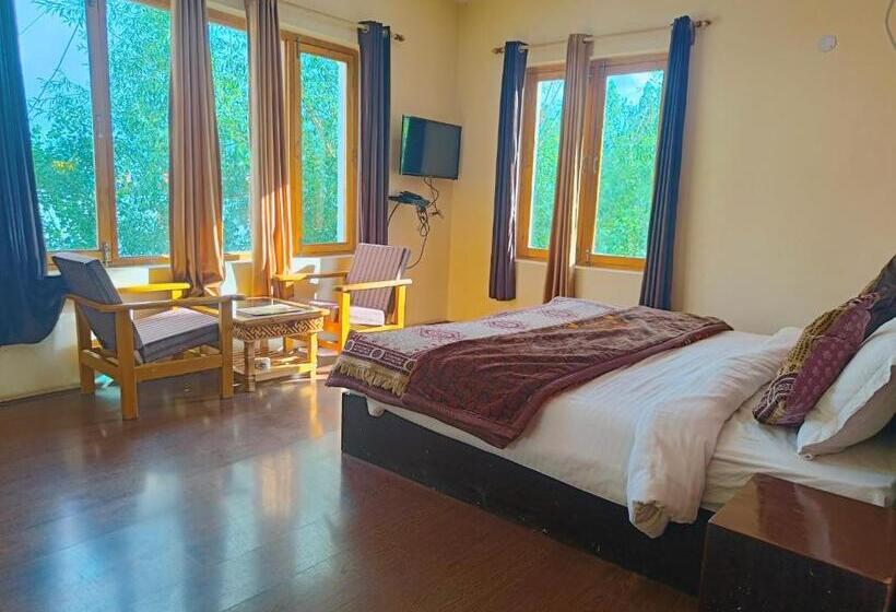 هتل Malik Residency