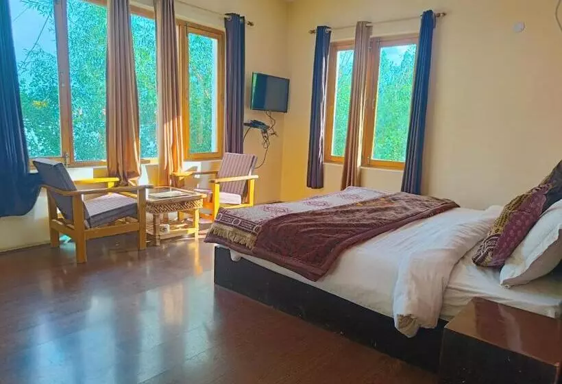هتل Malik Residency