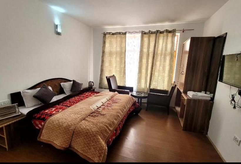 هتل Malik Residency