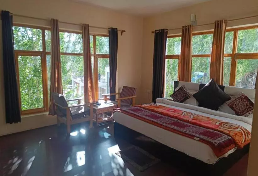 هتل Malik Residency