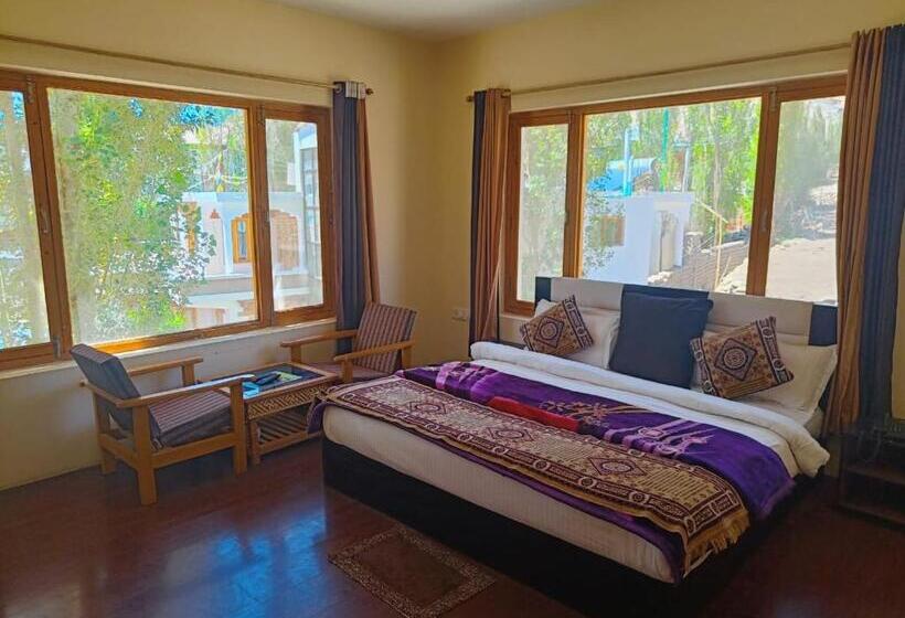 هتل Malik Residency