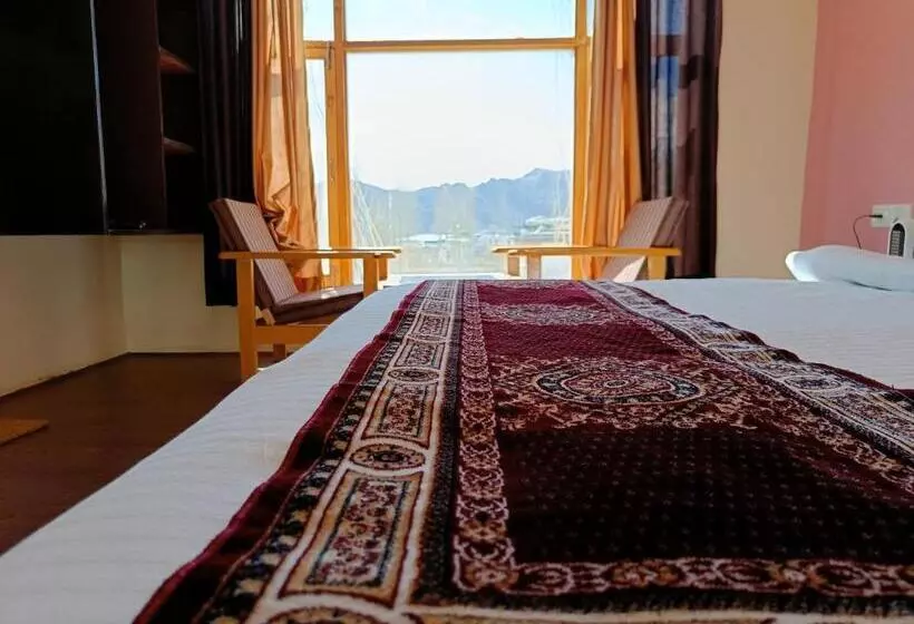 هتل Malik Residency