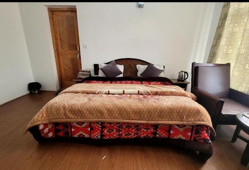 هتل Malik Residency