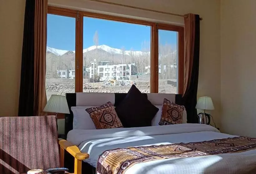 هتل Malik Residency