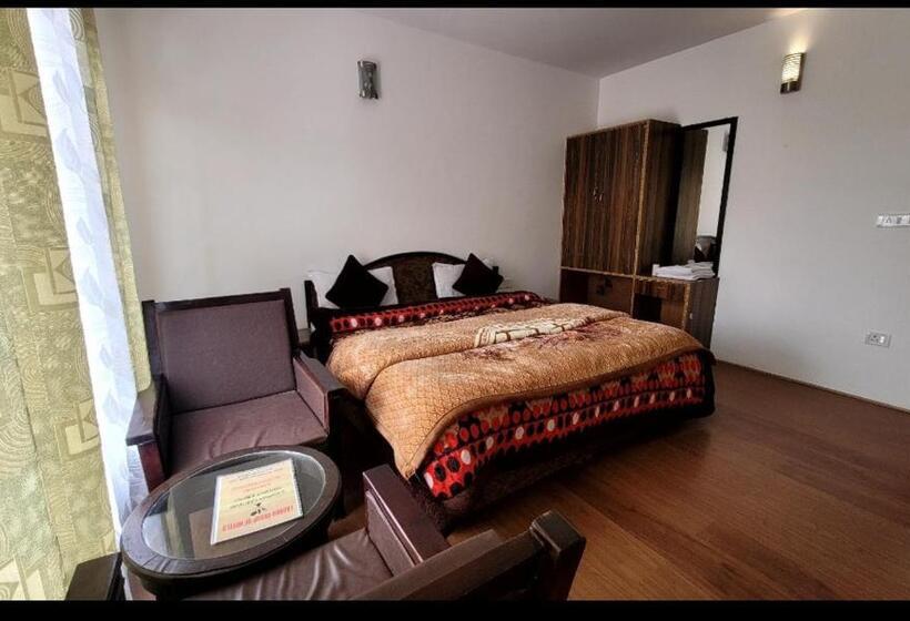 هتل Malik Residency