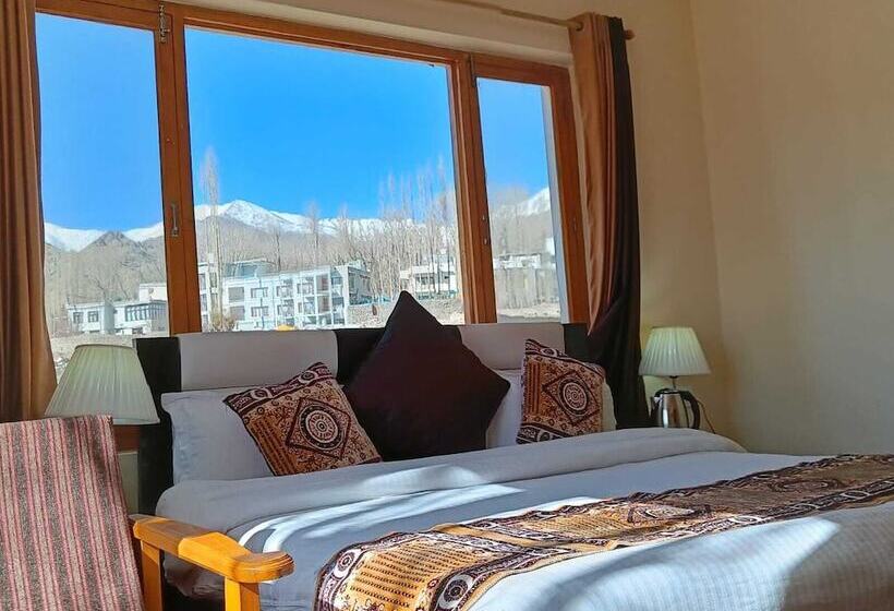 هتل Malik Residency