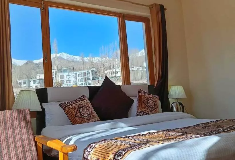 هتل Malik Residency